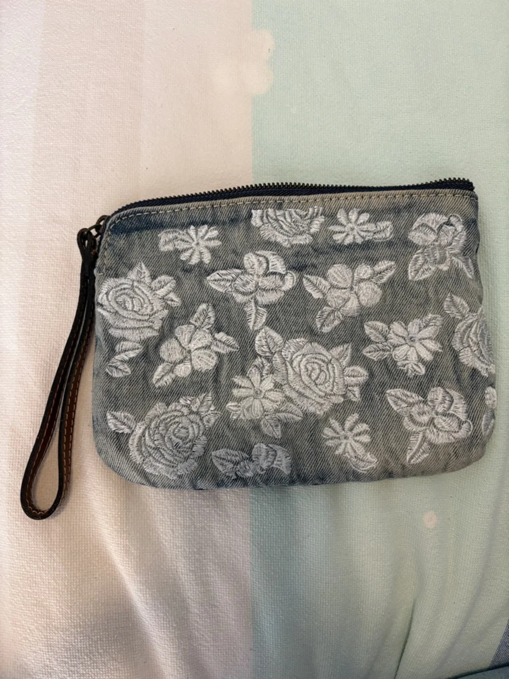 Patricia Nash Gray Floral Embroidered Wristlet - Picture 2 of 7